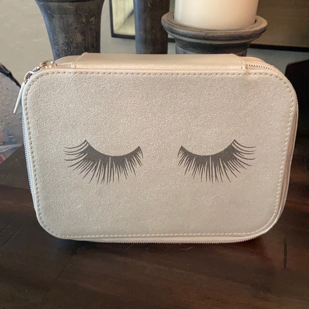 Cute Neiman Marcus travel case!